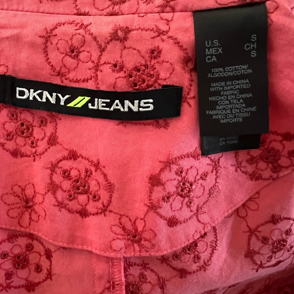 🌺DKNY Women’s Coral Detailed Stitching Short Blazer Jacket Size Small🌺 - Picture 2 of 7